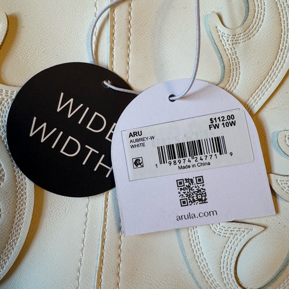 NWT Arula Women's White Cowboy Boots - Picture 3 of 6